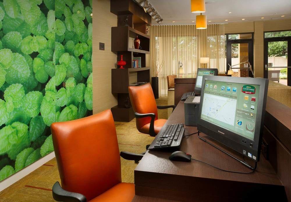 Отель Courtyard By Marriott Уолдорф Экстерьер фото