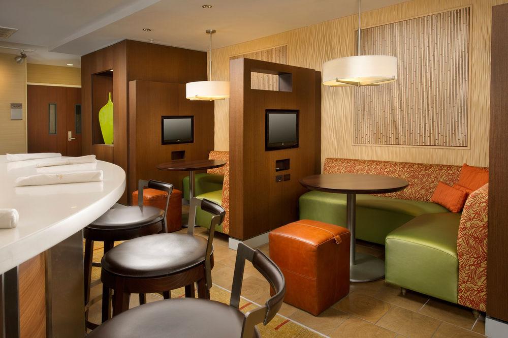 Отель Courtyard By Marriott Уолдорф Экстерьер фото