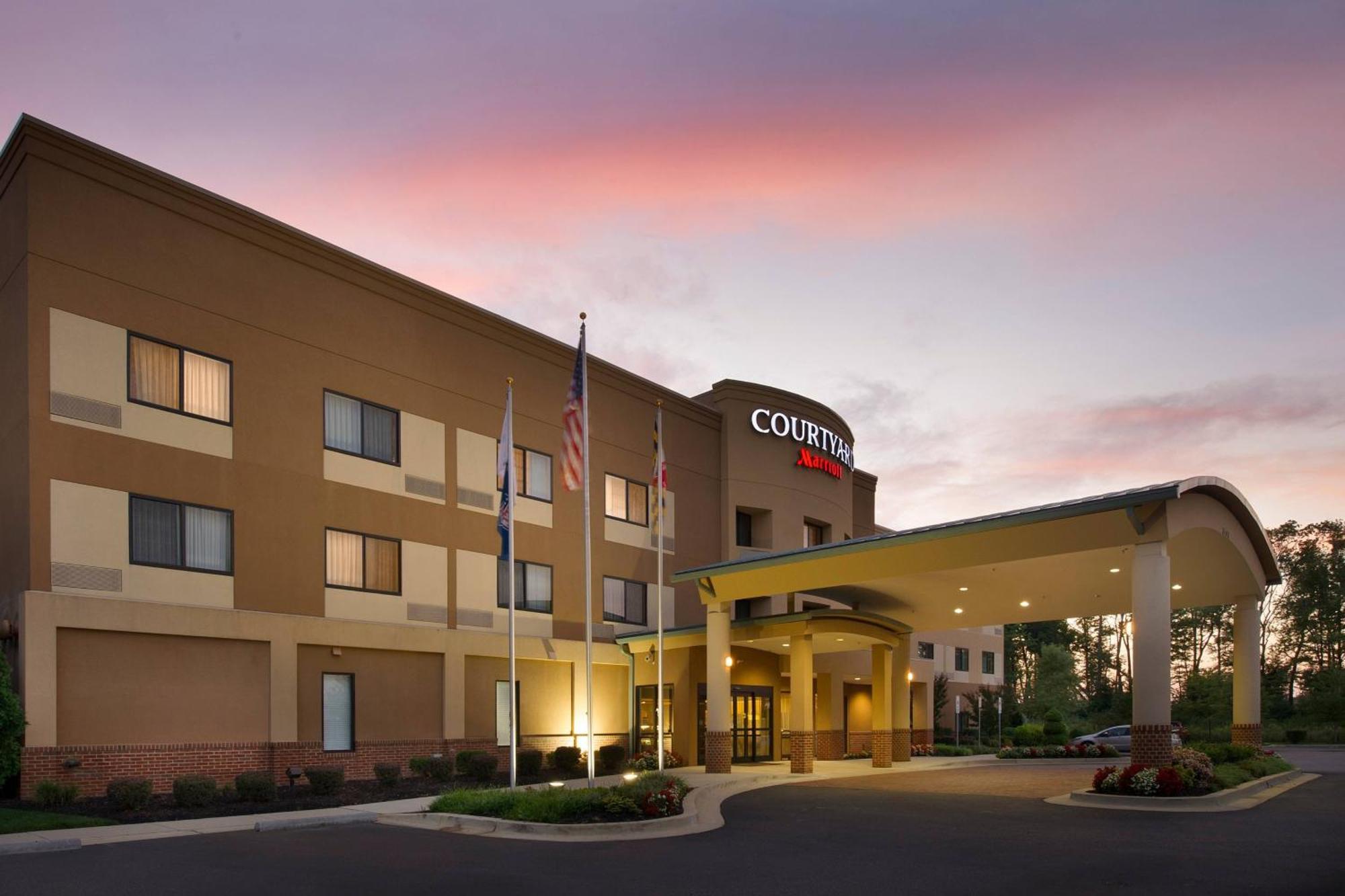 Отель Courtyard By Marriott Уолдорф Экстерьер фото