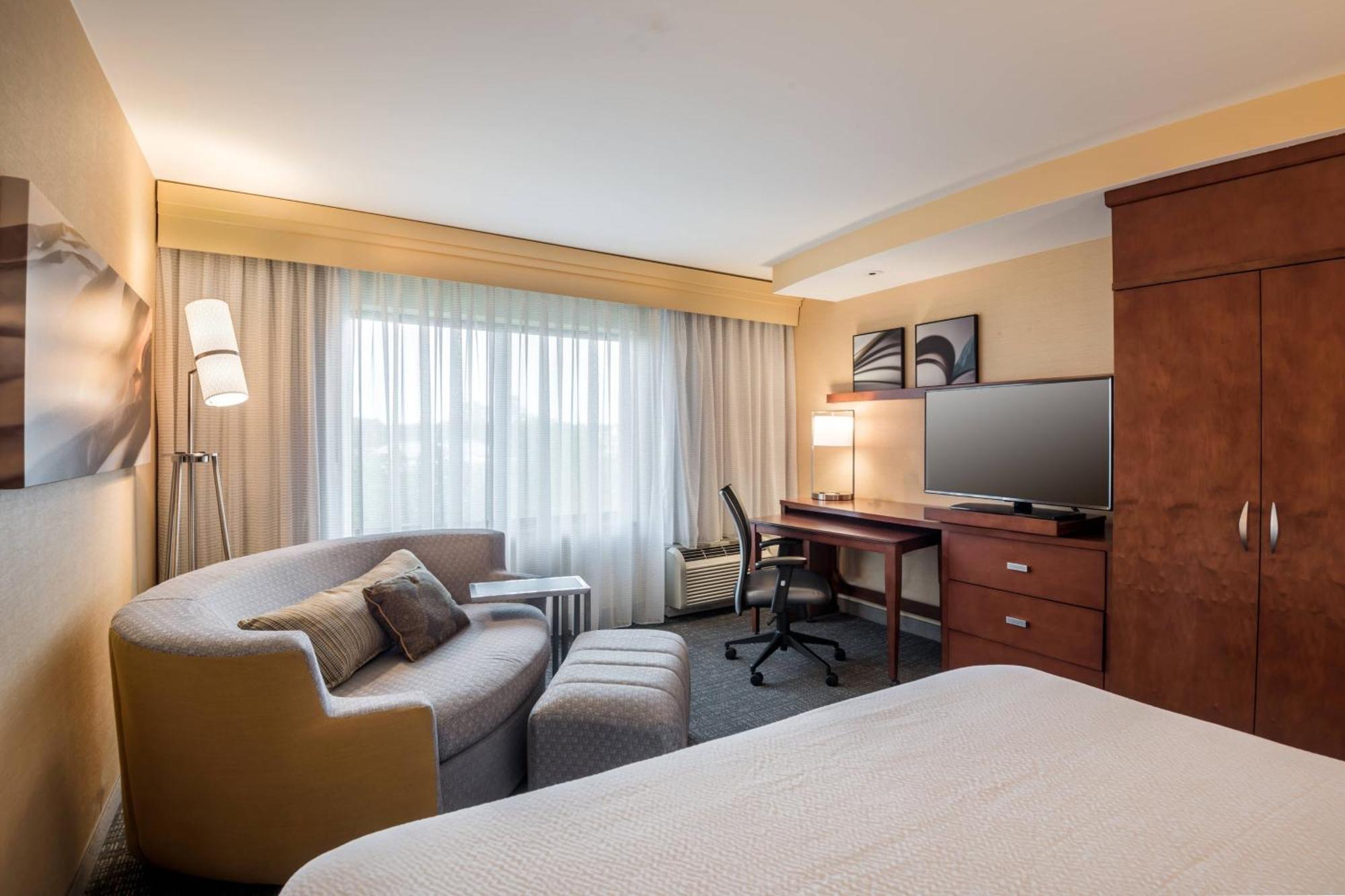 Отель Courtyard By Marriott Уолдорф Экстерьер фото