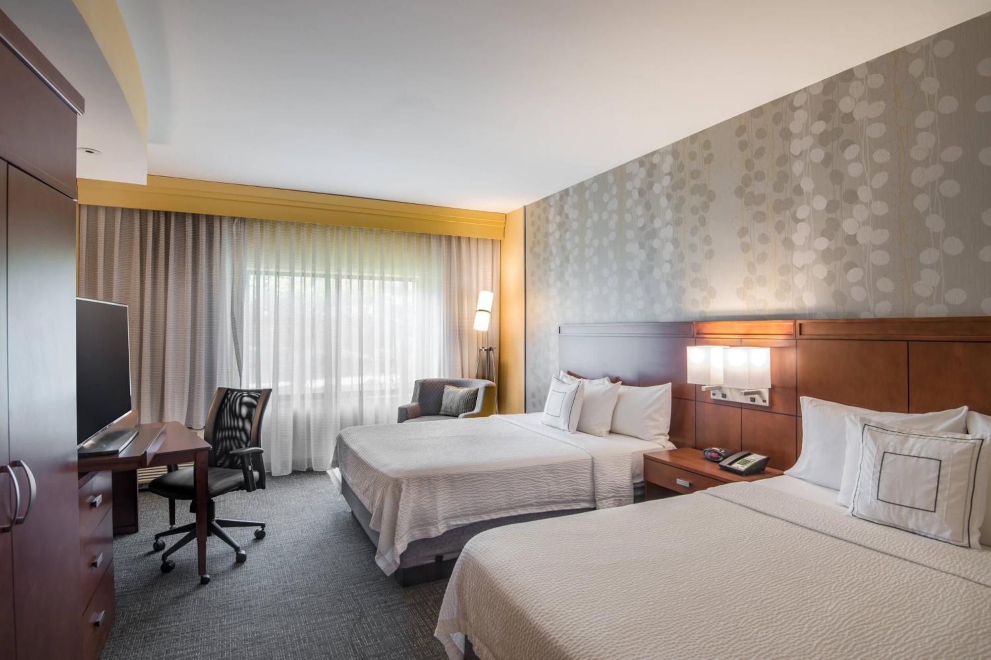 Отель Courtyard By Marriott Уолдорф Экстерьер фото